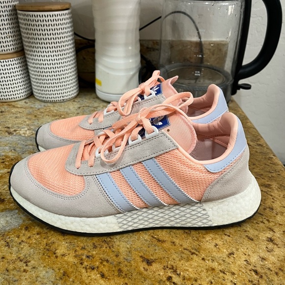 Adidas boost size 9.5 - Picture 3 of 9